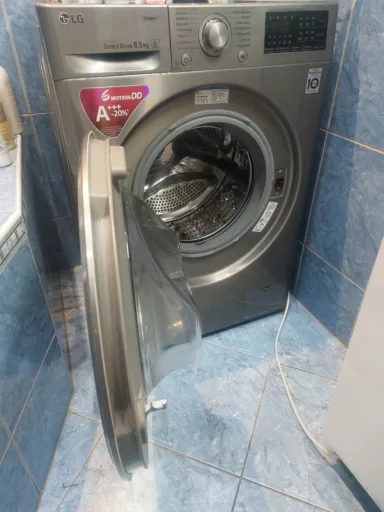 Złamał się zatrzask drzwi w pralce LG SteamSpa F2J6WY8S - naprawiaj, nie wyrzucaj